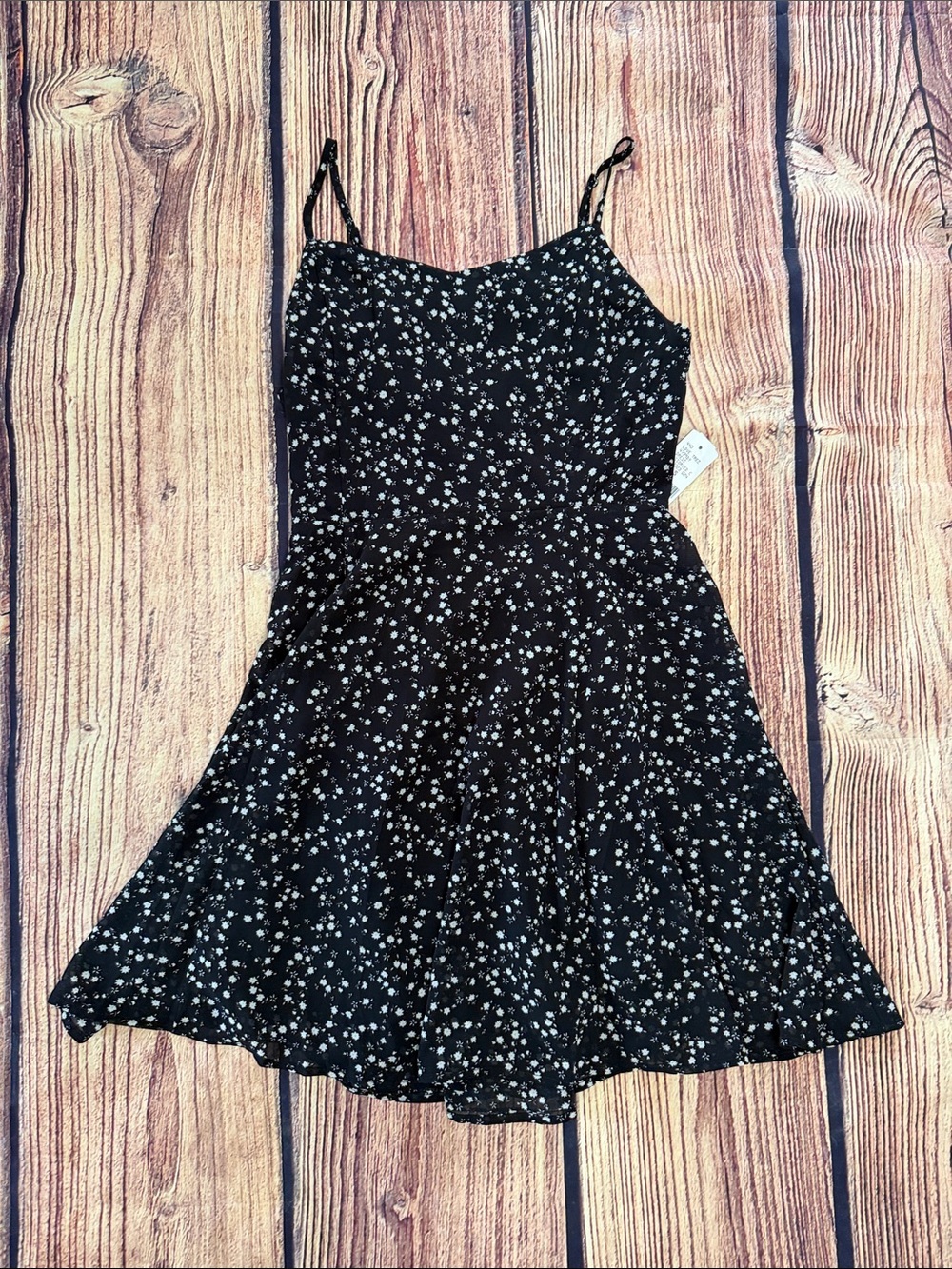 Love Tree Black Mini Dress with White Daisies Floral Print - Picture 1 of 12